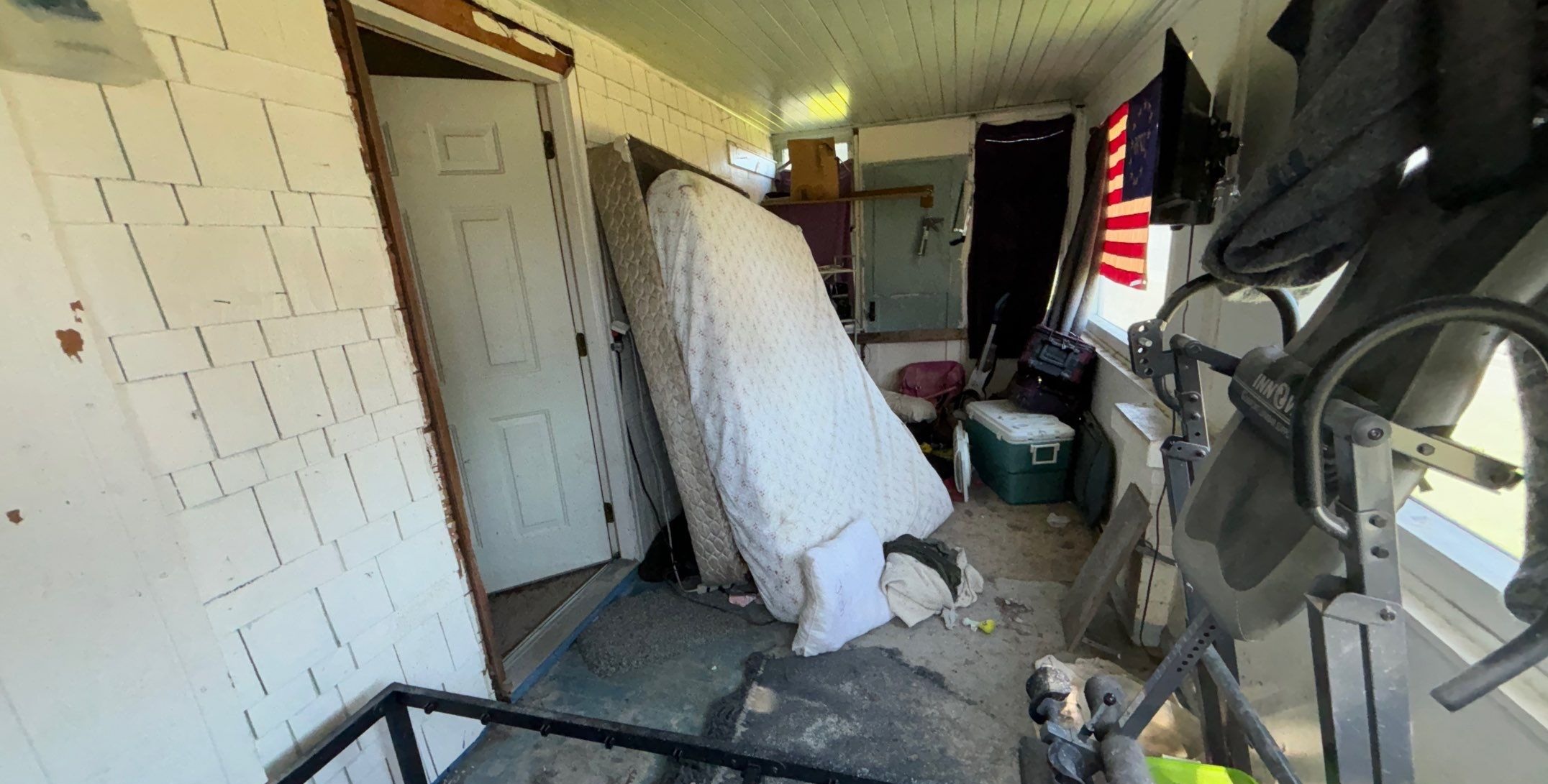 squatter room